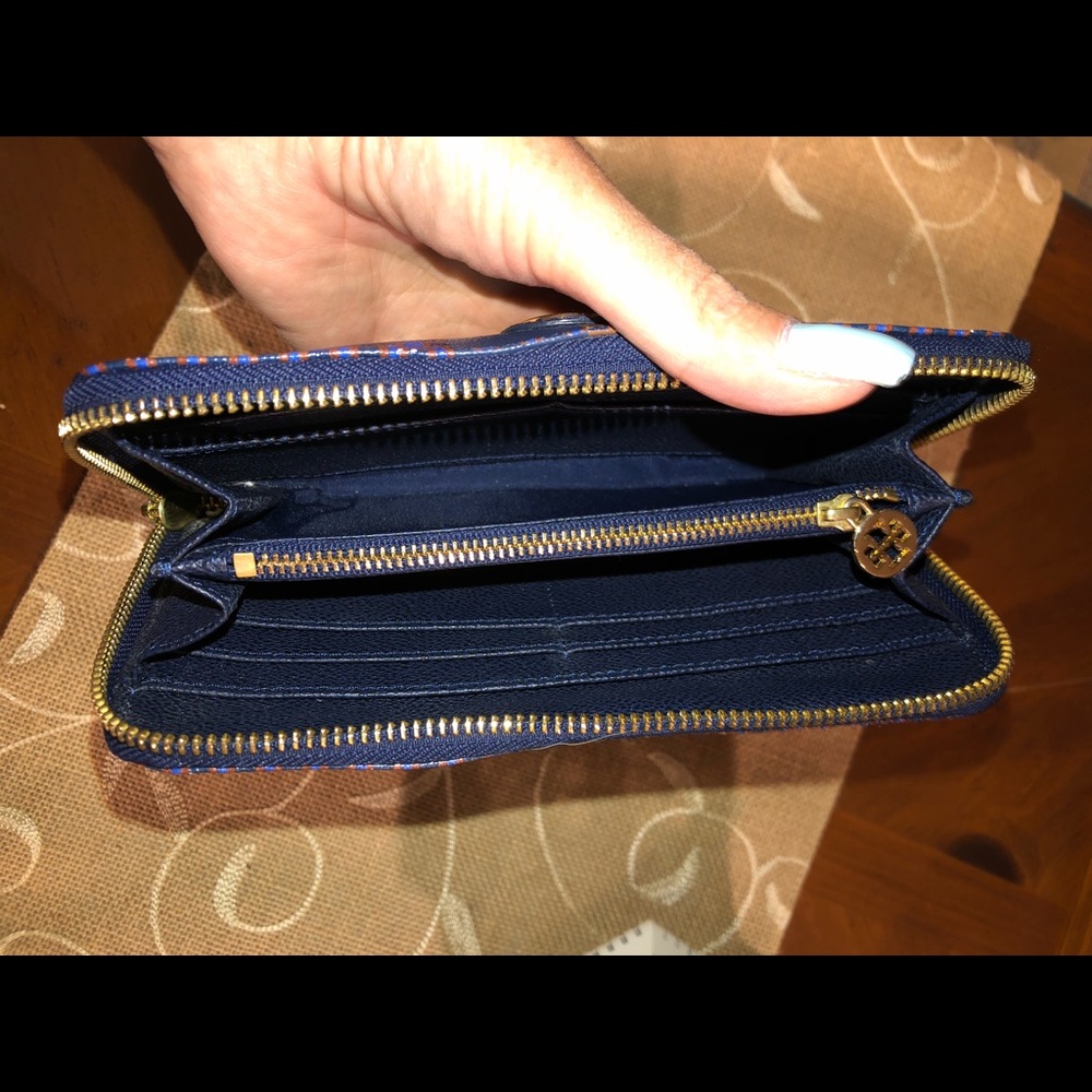 Authentic Tory Burch wallet - Picture 4 of 9